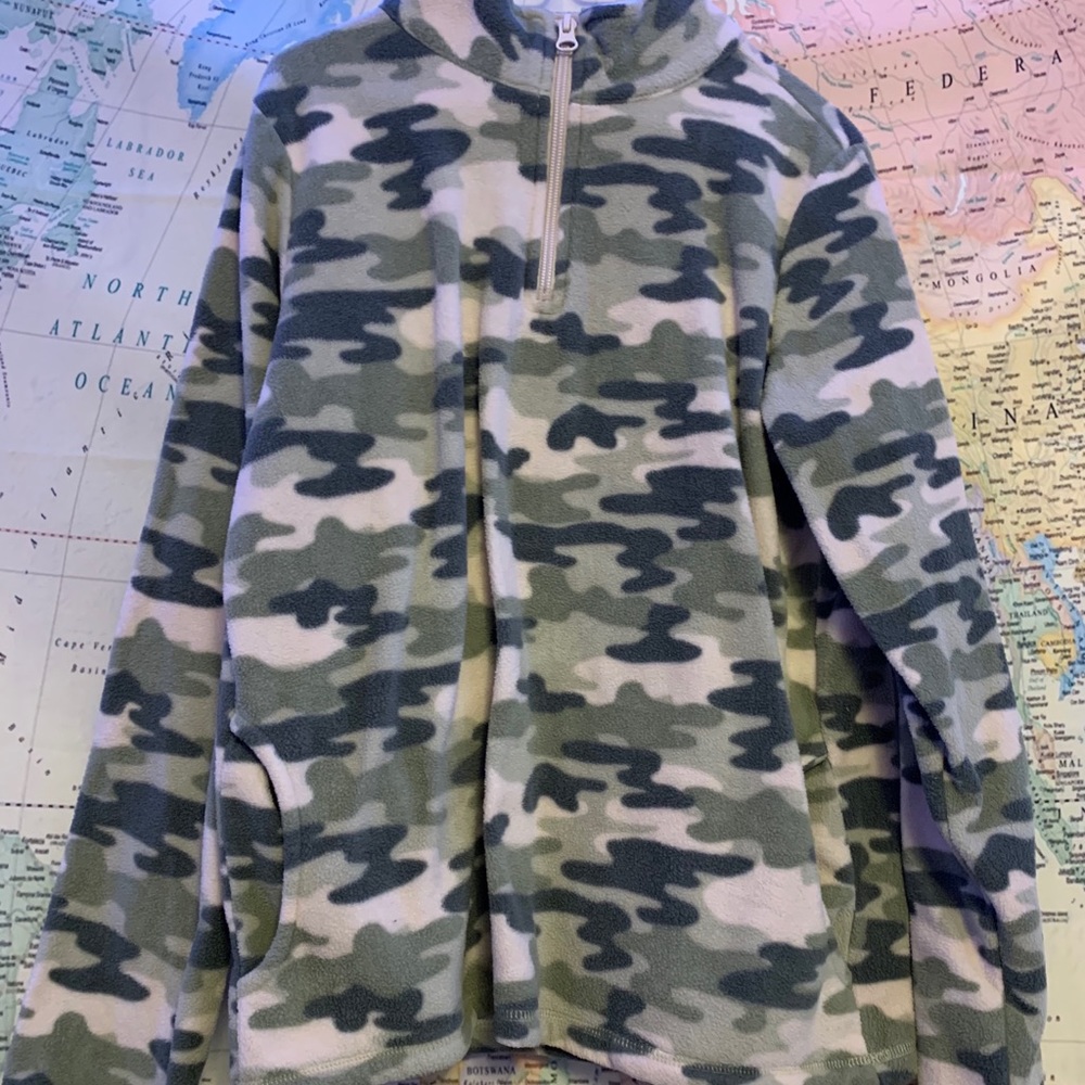 LIGHT CAMO CHILDREN’S PLACE SWEATER/ZIP-UP